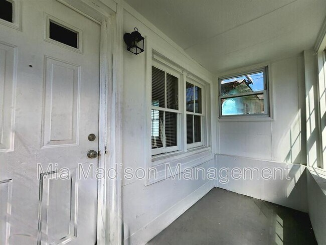 1206 Murphy Ave in Savannah, GA - Foto de edificio - Building Photo
