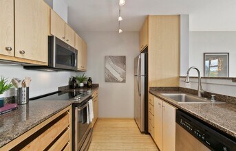 425 23rd Ave S, Unit A313 in Seattle, WA - Building Photo - Building Photo