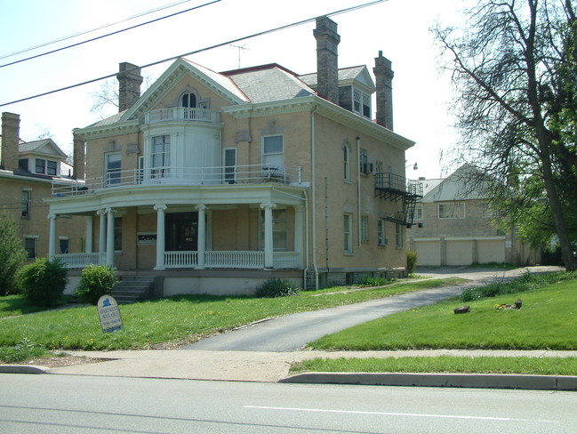 985 Dana Ave in Cincinnati, OH - Building Photo - Building Photo