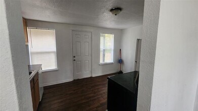 502 S Owensville St in Franklin, TX - Building Photo - Building Photo