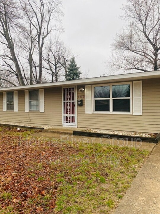 18504 E 5th St N in Independence, MO - Building Photo