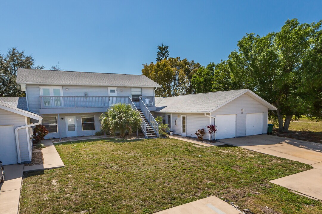 128 SE 12th Ter in Cape Coral, FL - Foto de edificio