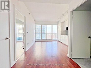 115 McMahon Dr in Toronto, ON - Building Photo - Building Photo
