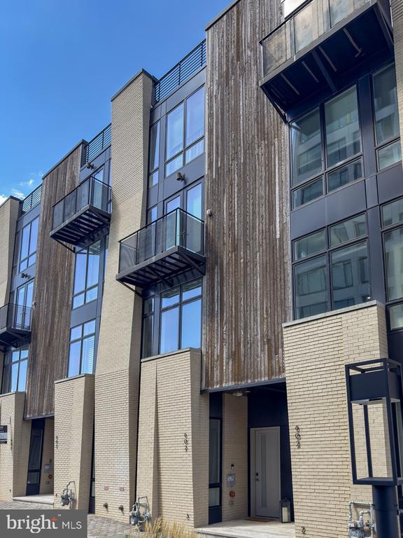 property at 602 N 5th St