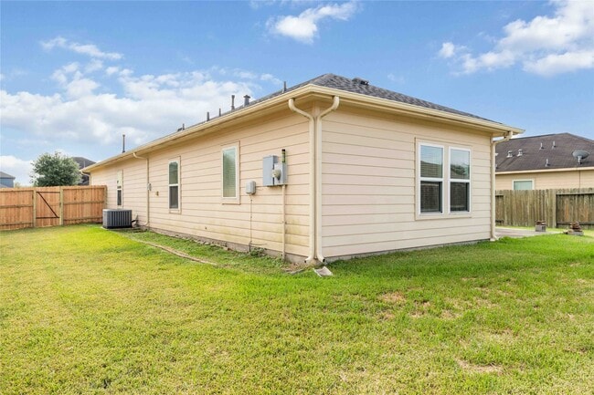 property at 2206 Grand Isle Ln