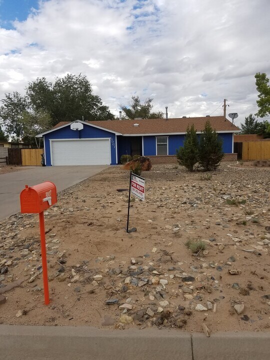 3007 Sue Cir SE in Rio Rancho, NM - Building Photo