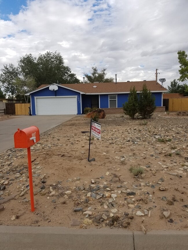 property at 3007 Sue Cir SE