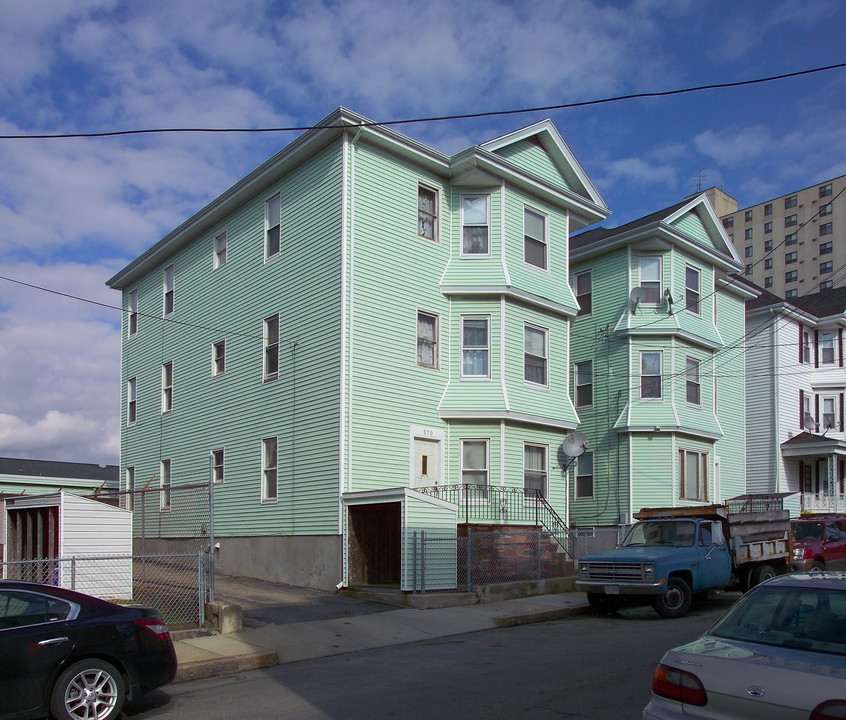 370-378 Ferry St in Fall River, MA - Building Photo