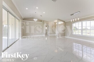 530 NE 15th Terrace in Cape Coral, FL - Foto de edificio - Building Photo