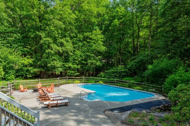 161 Woods End Rd in Fairfield, CT - Foto de edificio - Building Photo