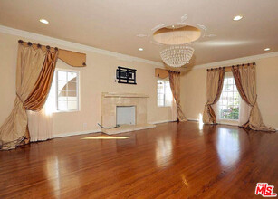 232 S Maple Dr in Beverly Hills, CA - Building Photo - Building Photo