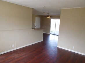 714 Temple Cir in Hitchcock, TX - Building Photo - Building Photo