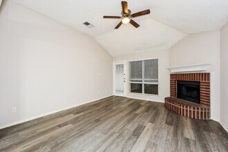 6841 Prairie Hill Rd N in Fort Worth, TX - Foto de edificio - Building Photo