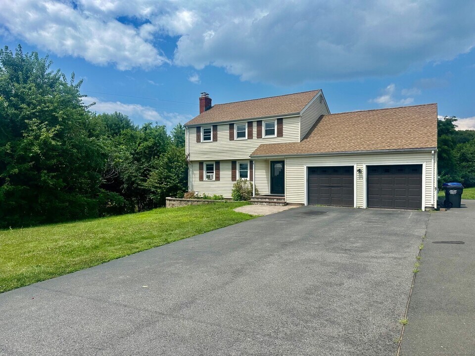 254 Sand Hill Rd in South Windsor, CT - Building Photo