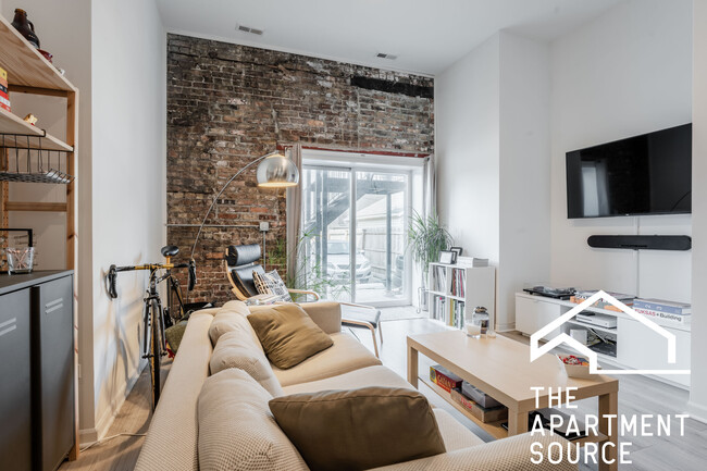 2023 S Throop St, Unit 1W in Chicago, IL - Foto de edificio - Building Photo