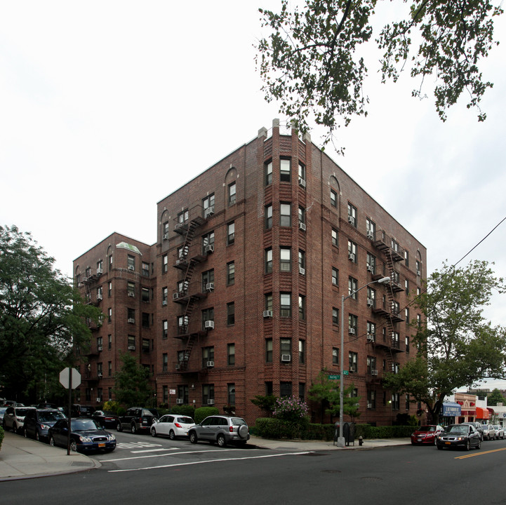 63-53 Haring St in Rego Park, NY - Building Photo