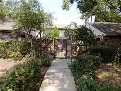 5619 Live Oak St in Dallas, TX - Building Photo