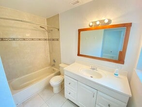 Available Now! 2/2 Bungalow near Downtown in Orlando, FL - Building Photo - Building Photo