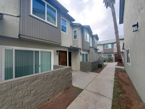 Greenfield Village Townhomes in El Cajon, CA - Foto de edificio - Building Photo