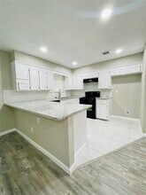 7414 Log View Dr in Houston, TX - Building Photo - Building Photo
