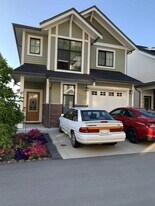 47042 Macfarlane Pl in Chilliwack, BC - Building Photo