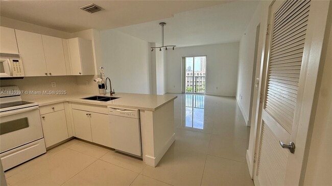 10 Aragon Ave, Unit 713 in Coral Gables, FL - Building Photo - Building Photo