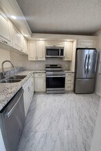 3826 Whitehall Dr in West Palm Beach, FL - Building Photo - Building Photo