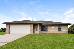 1201 NE 19th St in Cape Coral, FL - Building Photo