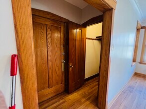 3354 N Springfield Ave, Unit 1st Floor in Chicago, IL - Building Photo - Building Photo