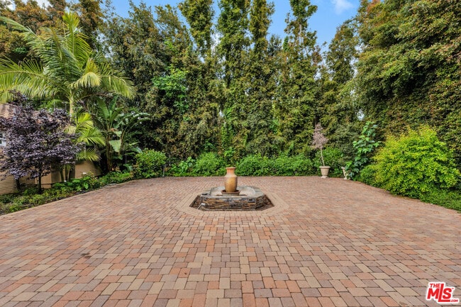 11182 W Sunset Blvd in Los Angeles, CA - Building Photo - Building Photo