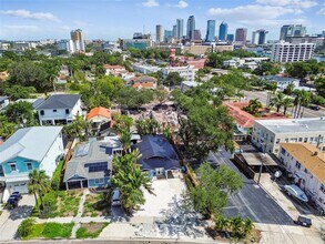 131 Adalia Ave in Tampa, FL - Building Photo - Building Photo