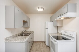 Essex Manor Apartments in National City, CA - Building Photo