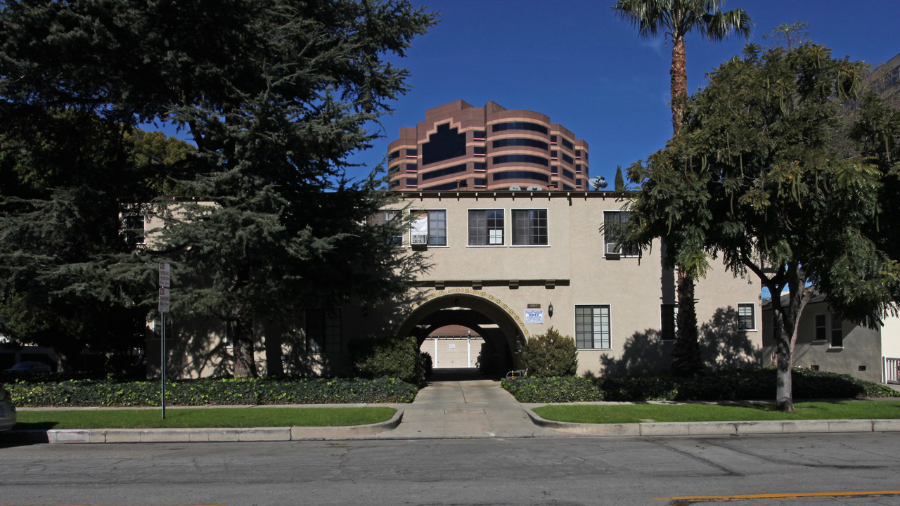 3517 Warner Blvd in Burbank, CA - Building Photo