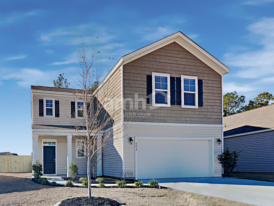 592 Wayton Cir in Moncks Corner, SC - Building Photo