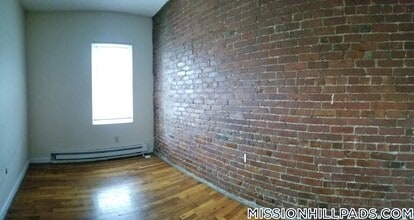 886 Huntington Ave, Unit 5 in Boston, MA - Foto de edificio - Building Photo