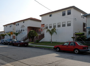 Oxford Casablanca Apartments in Hawthorne, CA - Building Photo - Building Photo