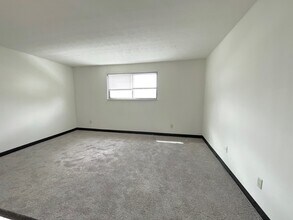 166 Briarwood Dr, Unit 169 in Johnstown, OH - Building Photo - Building Photo