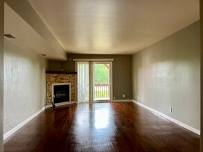 1875 Tall Oaks Dr in Aurora, IL - Building Photo - Building Photo