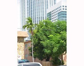 239 SW 9th St in Miami, FL - Building Photo - Other