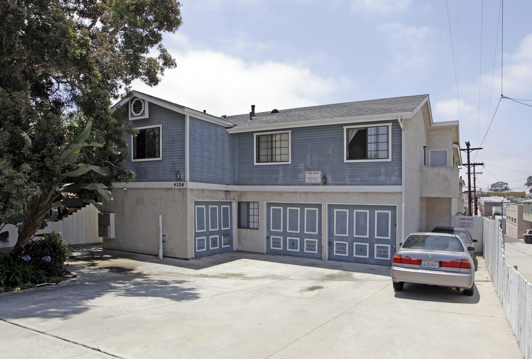 Pacific Gardens in San Diego, CA - Building Photo