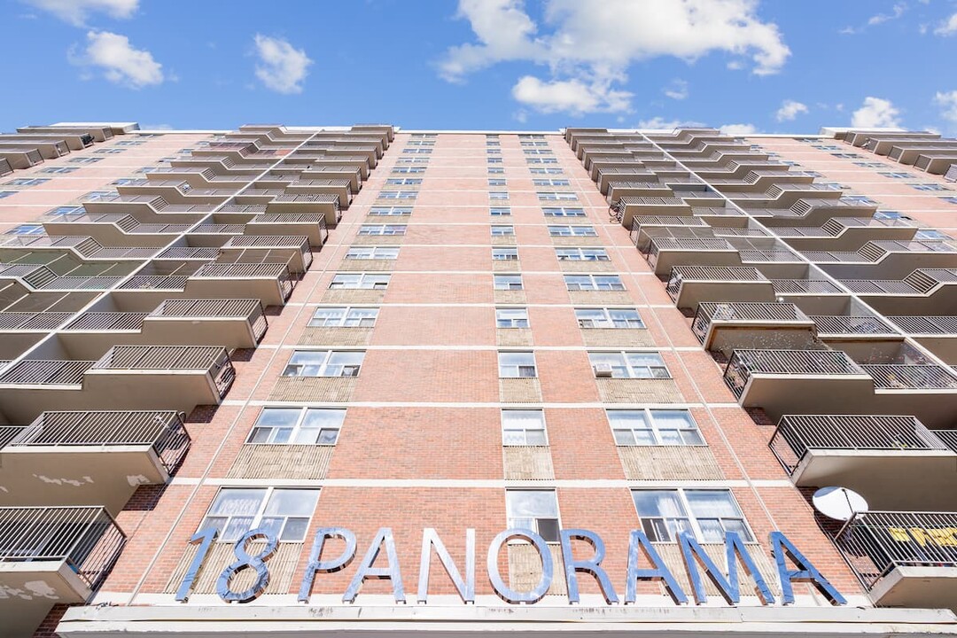 Panorama Apartments in Toronto, ON - Building Photo