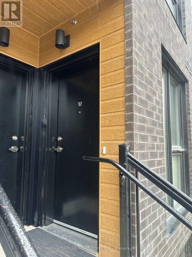 168 Clonmore Dr in Toronto, ON - Building Photo - Building Photo