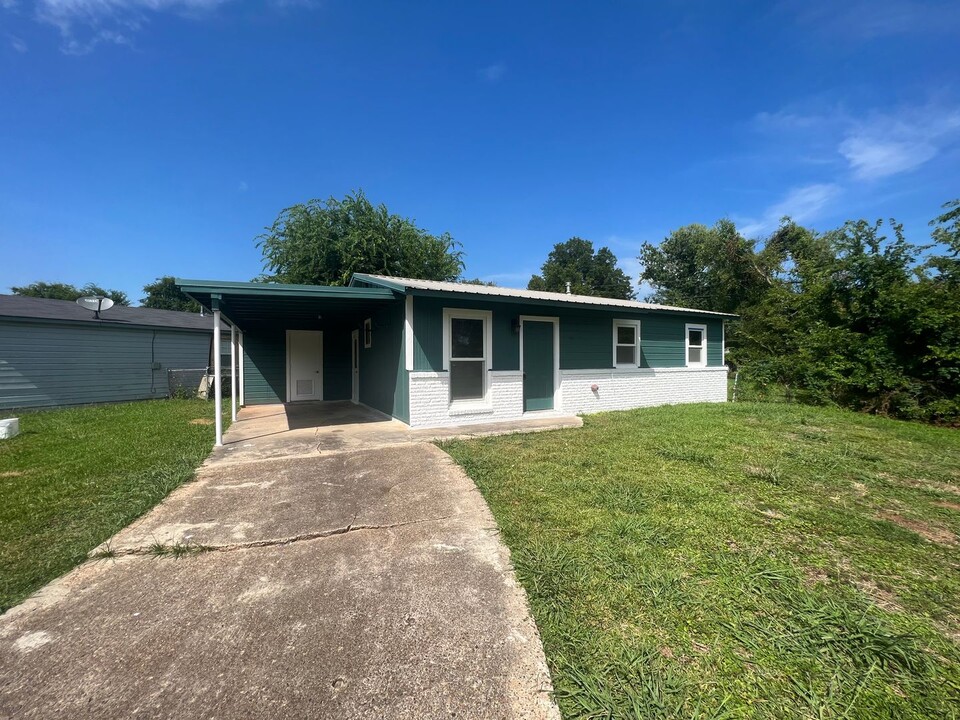 1300 Lampkin St in Bossier City, LA - Building Photo