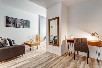 2061 Rue Stanley in Montréal, QC - Building Photo - Building Photo