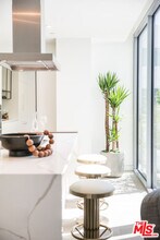 8600 Wilshire Blvd in Beverly Hills, CA - Building Photo - Building Photo