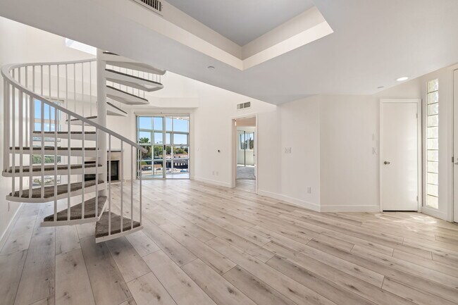 171 N Church Ln, Unit 409 in Los Angeles, CA - Building Photo - Building Photo