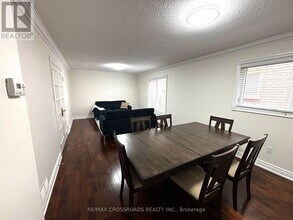 6439 Longspur Rd in Mississauga, ON - Building Photo - Building Photo