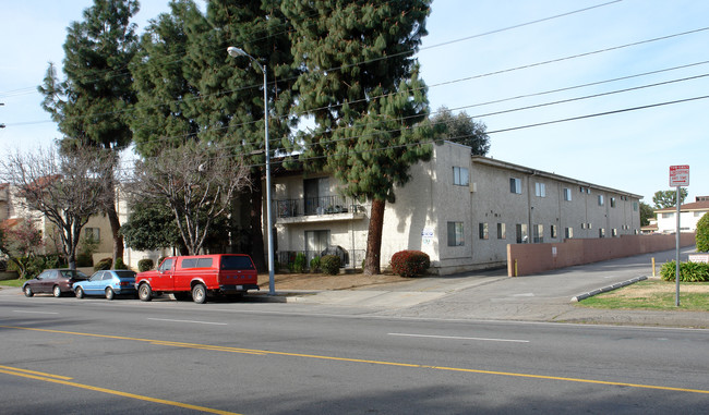 7107 Kester Ave in Van Nuys, CA - Building Photo - Building Photo