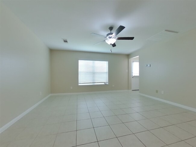 524 Red Dusk Paint Dr in La Marque, TX - Building Photo - Building Photo