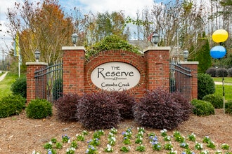 The Reserve at Catawba Creek in Gastonia, NC - Foto de edificio - Building Photo